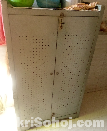 ভালো কন্ডিশনের আলমিরা বিক্রয় করা হবে